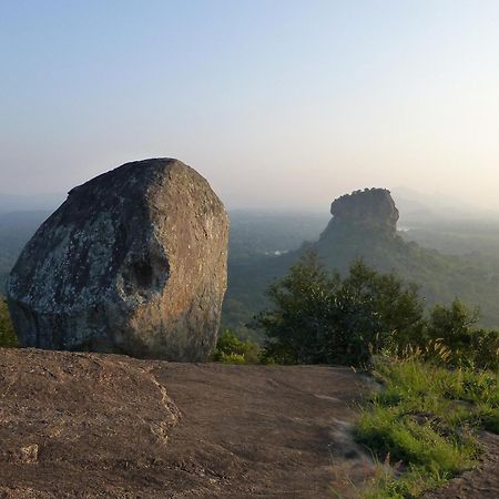 Kassapa Home Stay Sigiriya Esterno foto