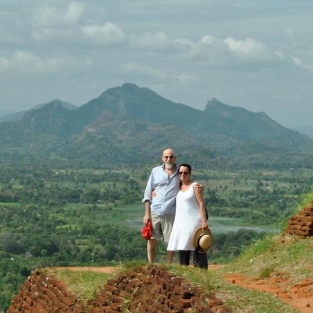 Kassapa Home Stay Sigiriya Esterno foto